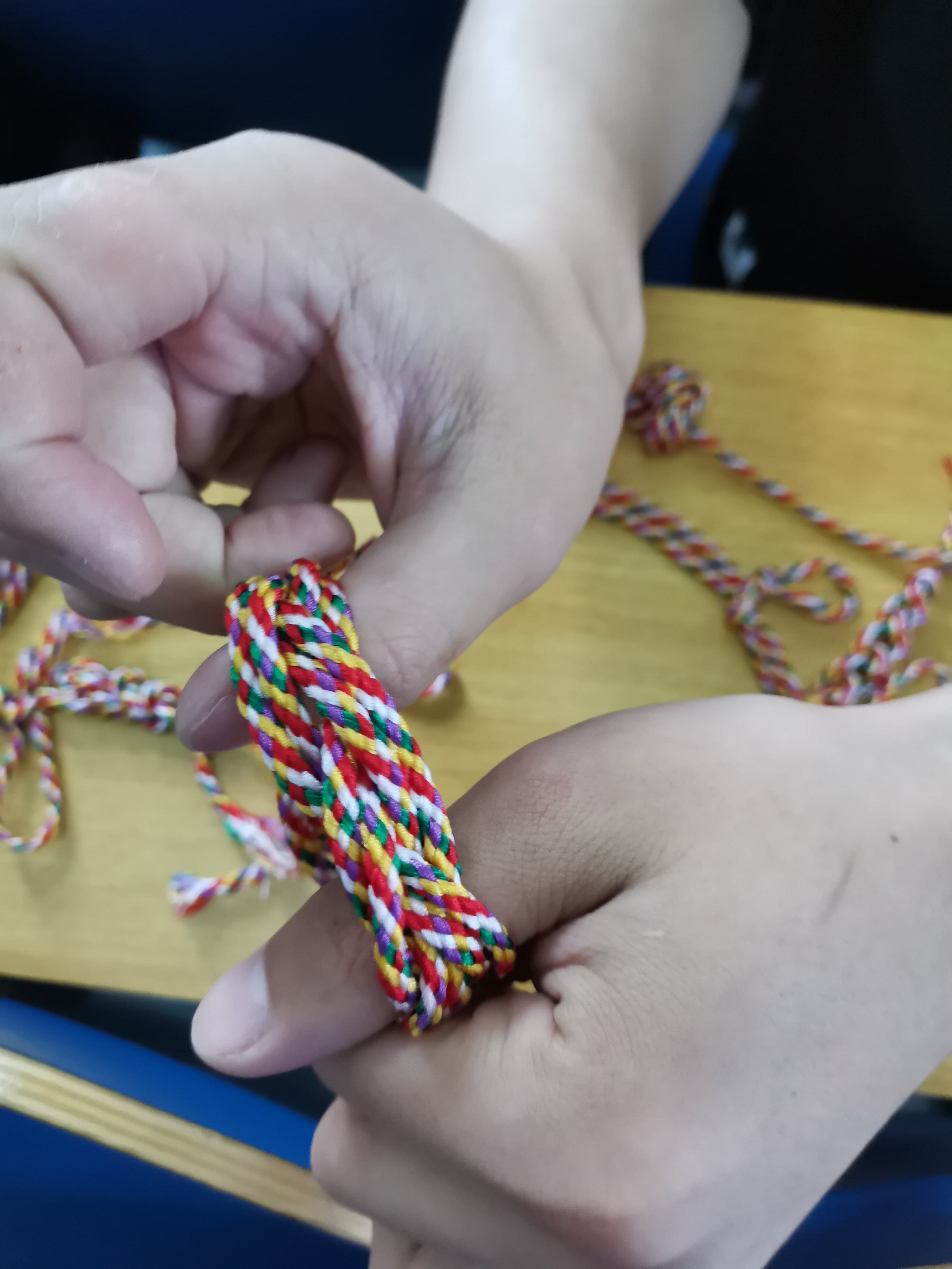 "一沙一粒 星辰大海"毕业生主题教育活动之绳结制作